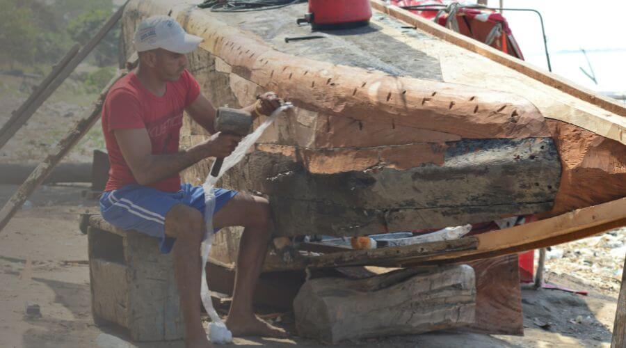 Why choose water damage cleanup for ceiling water damage repair in Bradenton